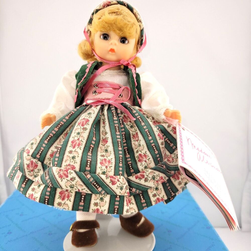 MIB Madame Alexander 8" Gretel 1990 Miniature Showcase
